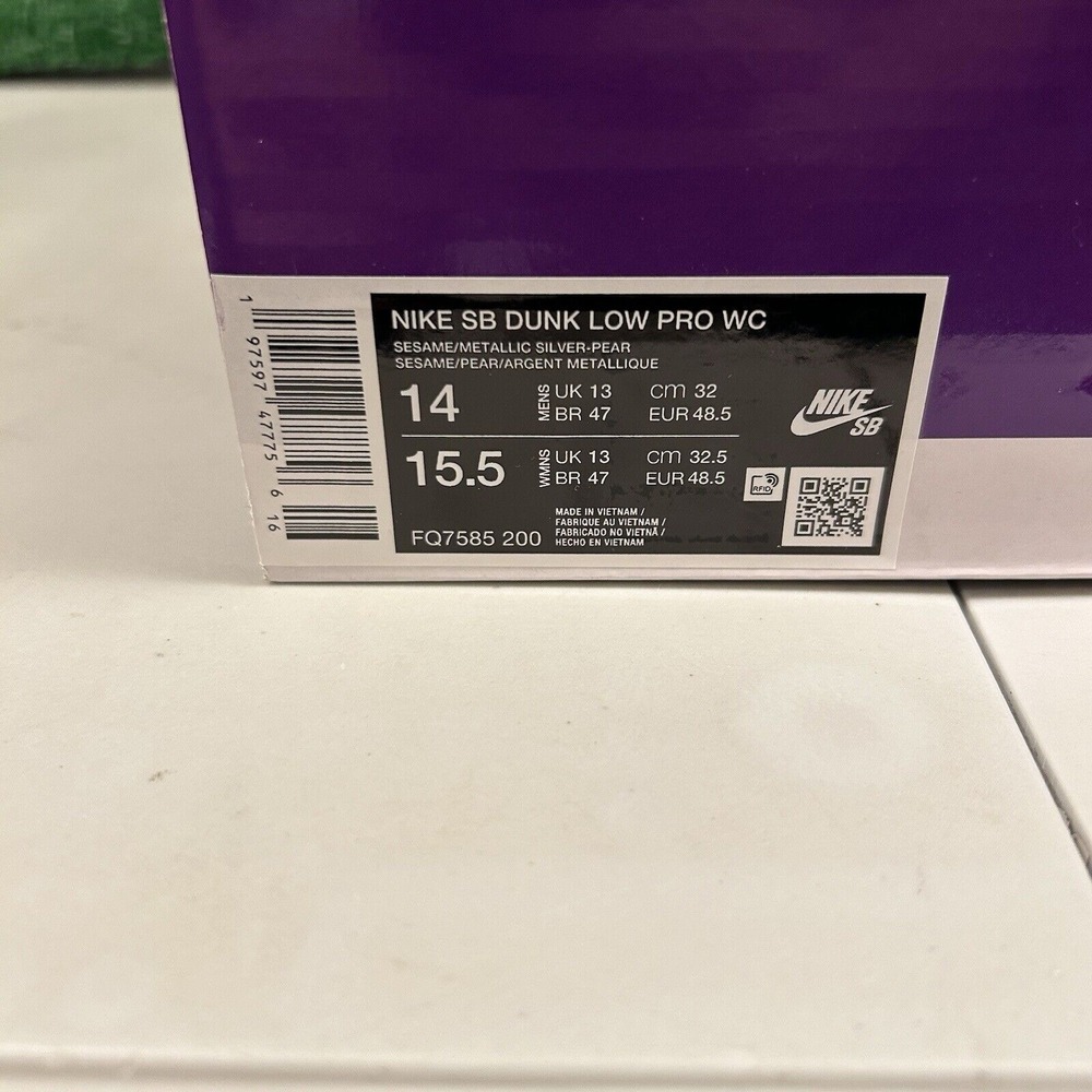 Nike Men's Low-Top Skate Shoe - Green/Tan - Picture 9 of 11